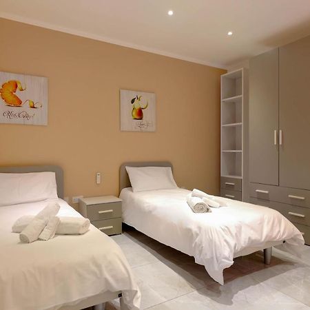 Pretty Beachfront Penthouse In Mellieħa Exterior foto
